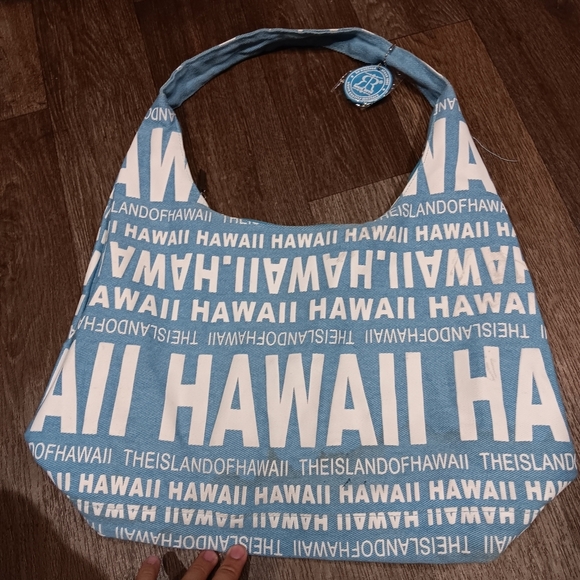 Robin Ruth Blue and White Hawaii Shoulder Bag - Picture 3 of 4